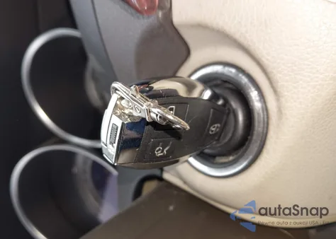 2012 Mercedes-Benz C 250 Luxury/Sport z USA, uszkodzony, nr VIN WDDGF4HB3CR223200